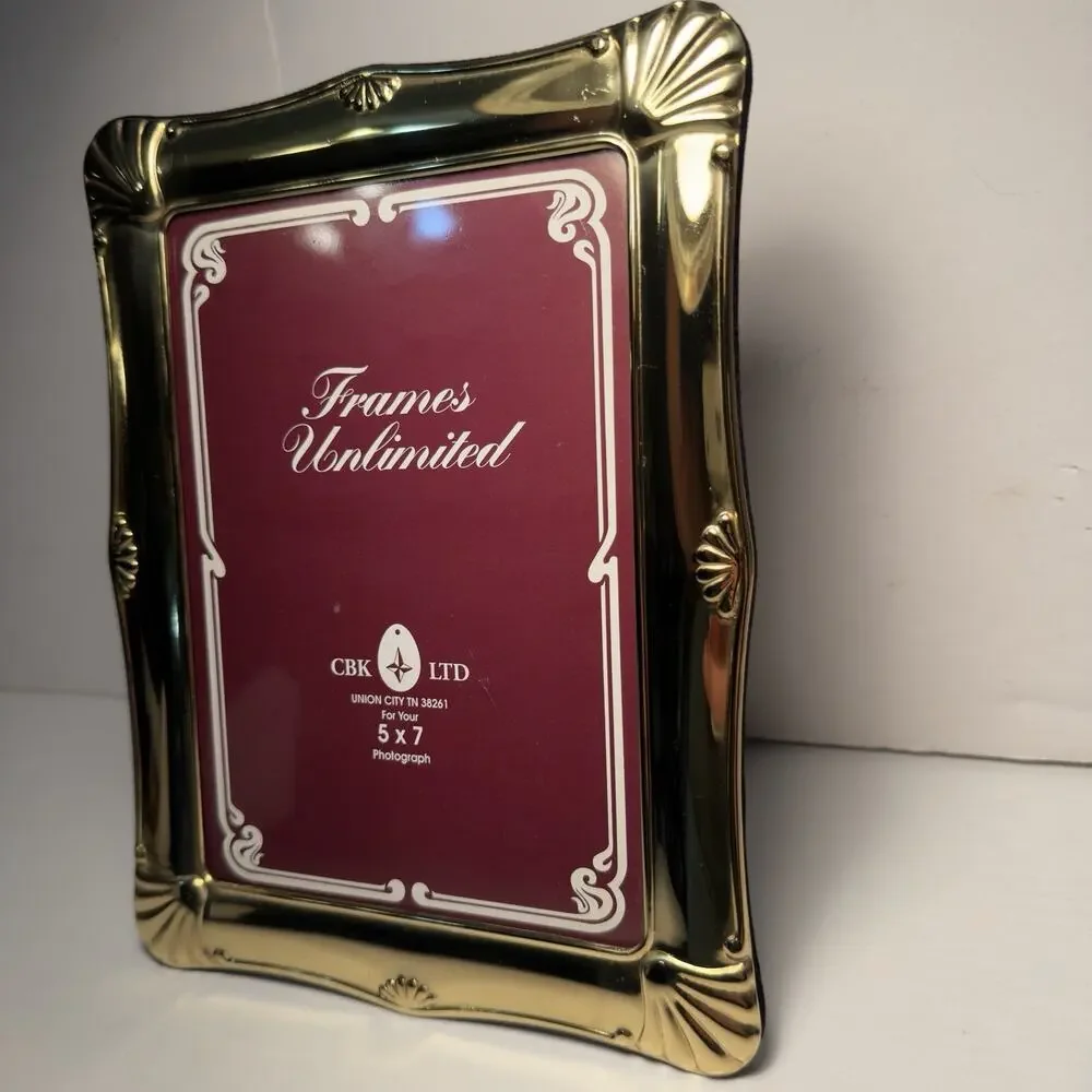 Gold Scalloped Picture Frame Photo 5x7 Easel Vintage Hollywood Regency Velvet